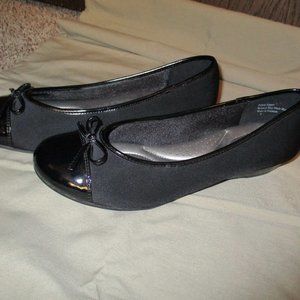 Women's Abella Black Shoes size 9